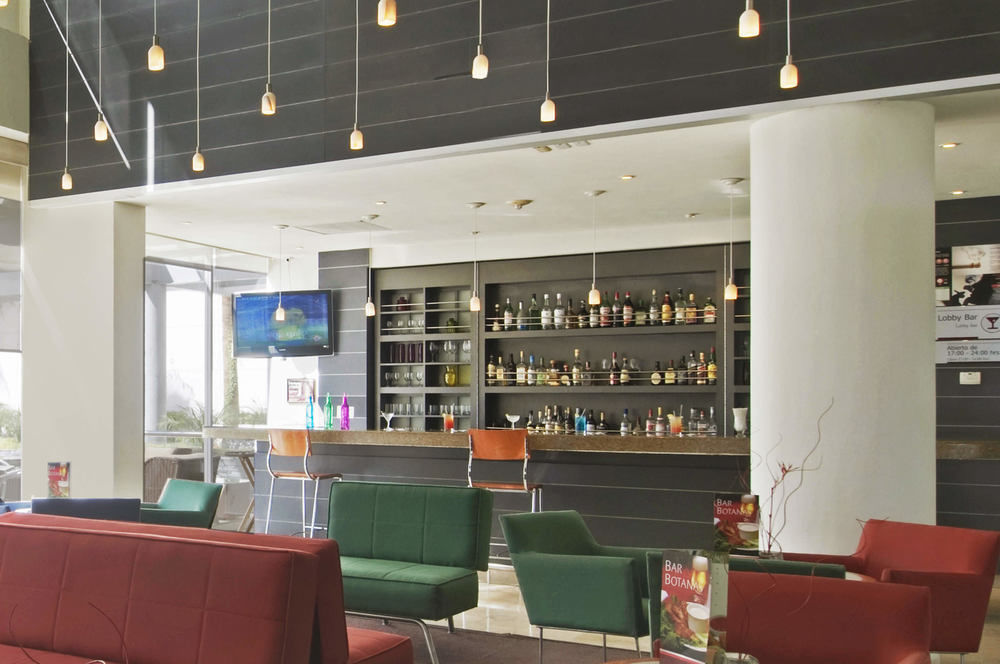 Fiesta Inn Torreon Galerias מראה חיצוני תמונה